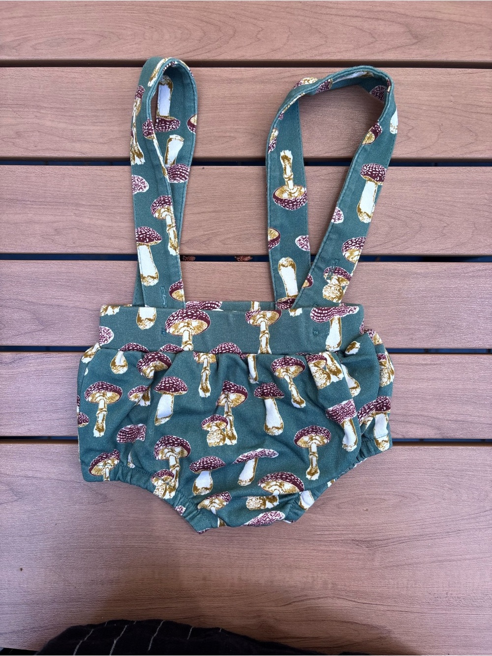 kate quinn Green Mushroom Print Overalls